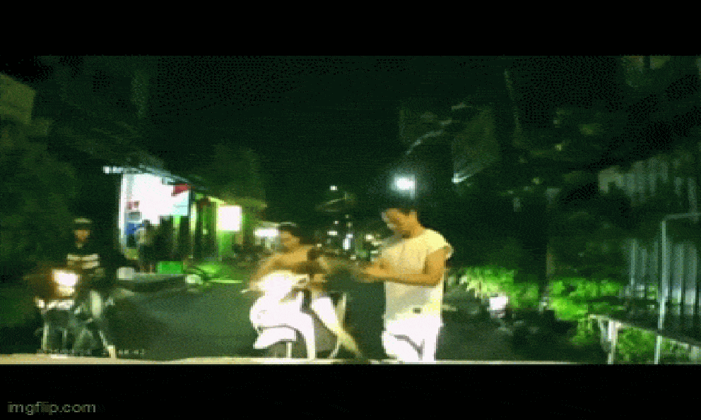 Đã tìm ra người đàn ông chặn đầu ô tô, tụt quần khiêu khích tài xế ở TP.HCM