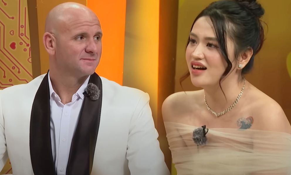 Cô gái khiến anh Tây hơn 19 tuổi lặn lội sang Việt Nam tìm gặp, đưa cả bà ngoại đi hẹn hò cùng và cái kết