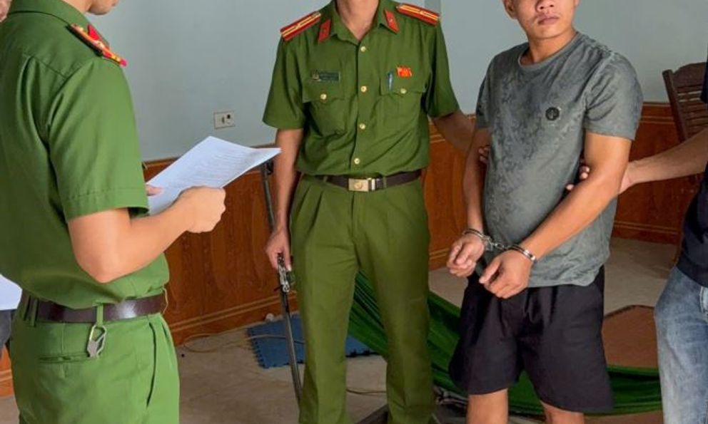 Lời khai của người bố liên tục hành hạ 2 con ruột rồi quay video gửi cho vợ