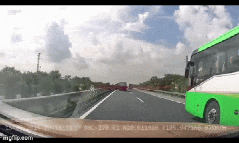 Từ vụ tai nạn hy hữu, Cục CSGT cảnh báo nóng