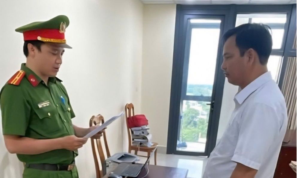 Cấm đi khỏi nơi cư trú đối với giám đốc Nguyễn Vương Hoài và Huỳnh Hữu Thuận 