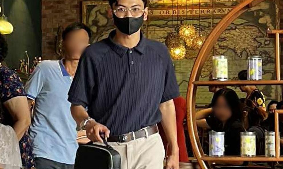Đi xin lỗi bị từ chối, “tổng tài” về nhà có hành động lạ, khiến người thân lo lắng