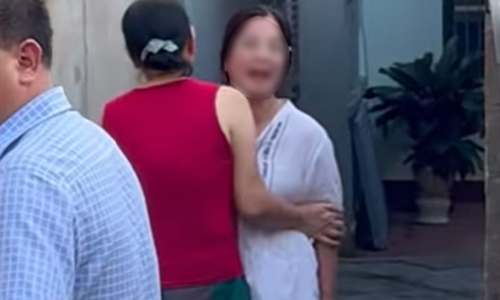 Xôn xao clip người phụ nữ phản ứng gay gắt khi bị nhắc chuyện đỗ xe: Trưởng Công an phường lên tiếng