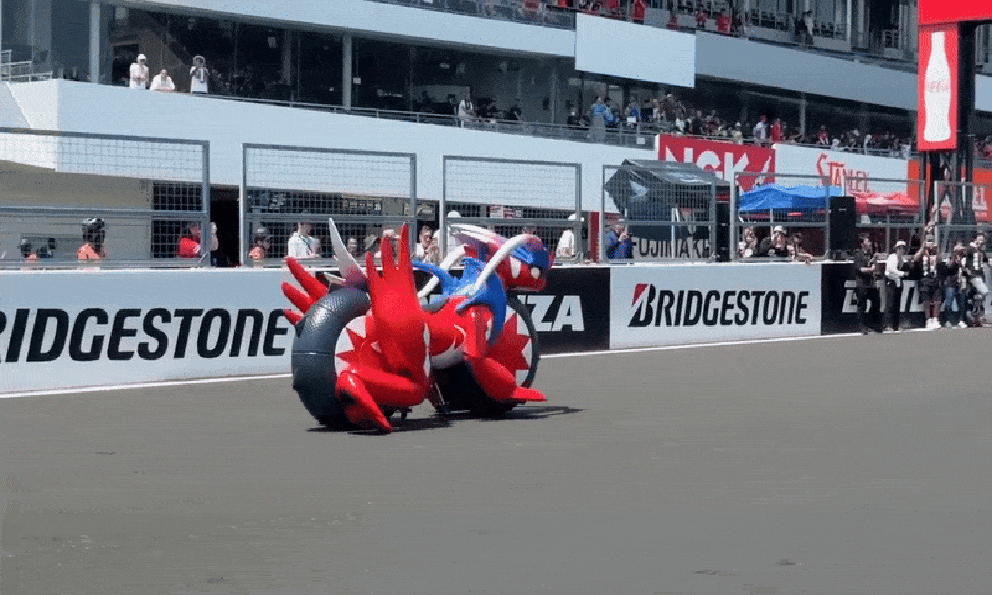 Honda có motor Pokémon: Không chạy nhờ bánh mà nhờ... chân trước sau