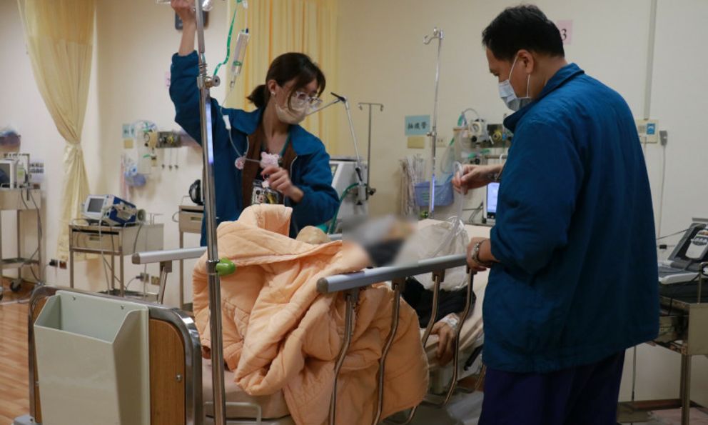 Người đàn ông có nước tiểu 