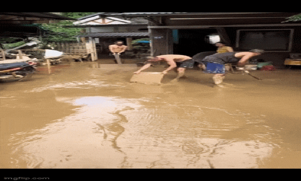Thấy người phụ nữ Việt kêu 
