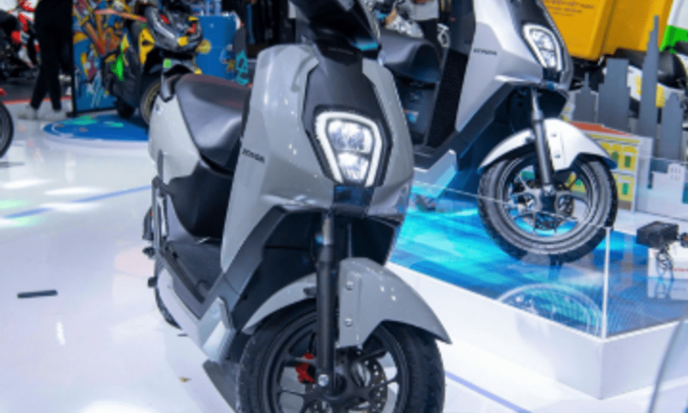 Honda Vision đã được lòng người Việt, nay càng khó chối từ: Nhiều lựa chọn ưu đãi nhất, có cả đồng hồ xịn