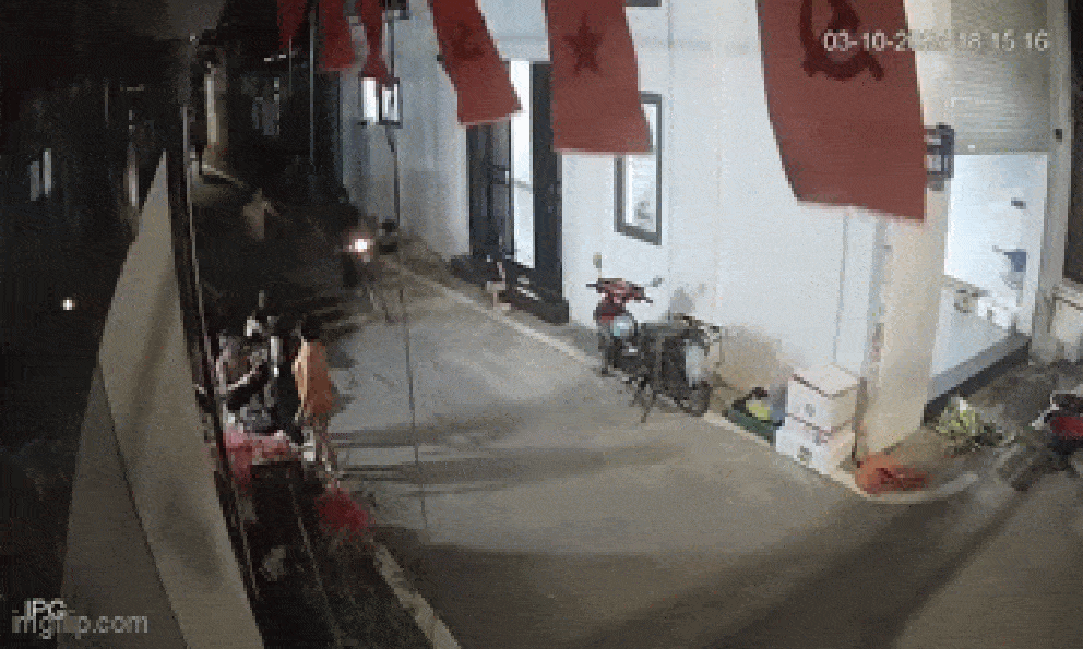Camera vụ người phụ nữ bầu 7 tuần bị kẻ lạ đá vào bụng trên phố Hà Nội: Hé lộ nguyên nhân