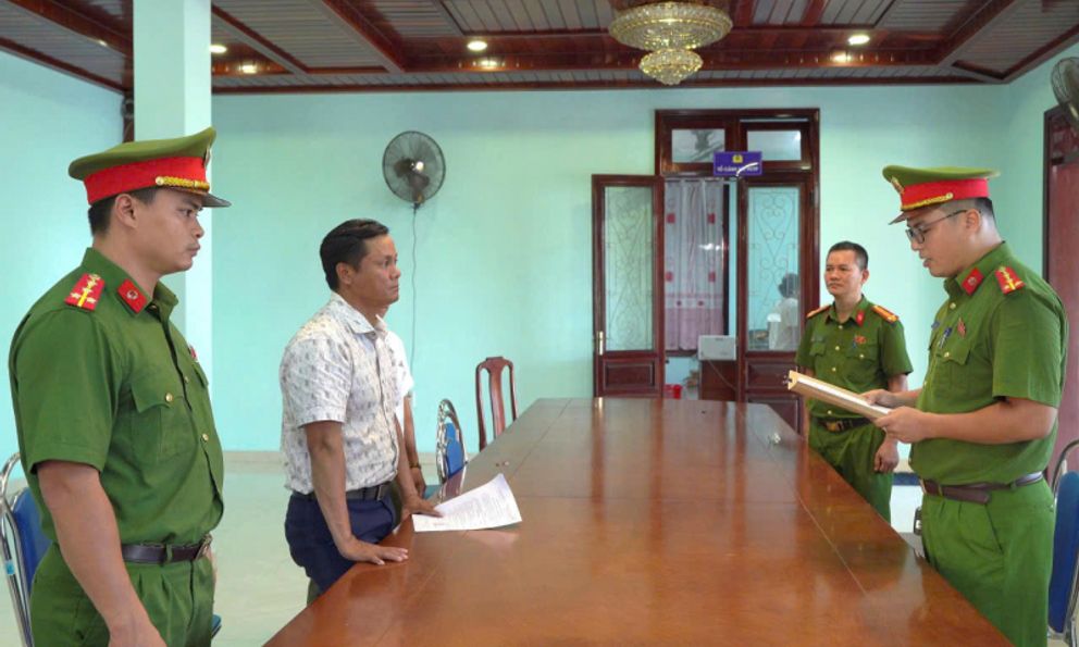 Bắt, khám xét nơi ở, nơi làm việc của nguyên phó chủ tịch phường Dương Đăng Khoa
