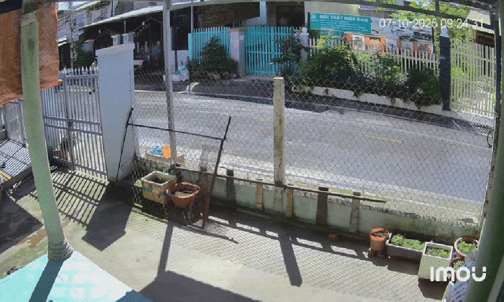 Vụ bé trai ngã chảy máu vì đạp xe đuổi theo người cướp 140 vé số: Camera hé lộ người khả nghi