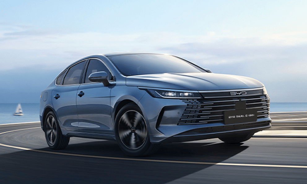 Xe 'ăn xăng như ngửi' ồ ạt đổ bộ Việt Nam: Có mẫu to hơn Vios ăn 3,8L/100km, cắm sạc đi 120km như xe điện