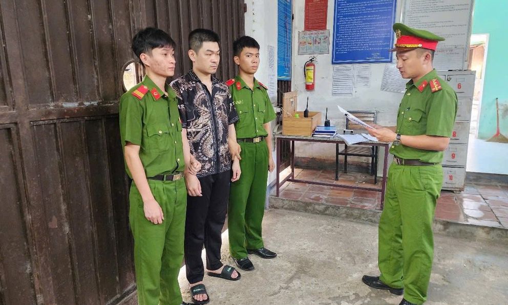 Bắt Trần Quang Huy sinh năm 1996 tại phòng trọ