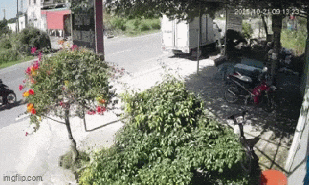 Người đàn ông tử vong giữa đường, camera an ninh hé lộ nguyên nhân thương tâm 
