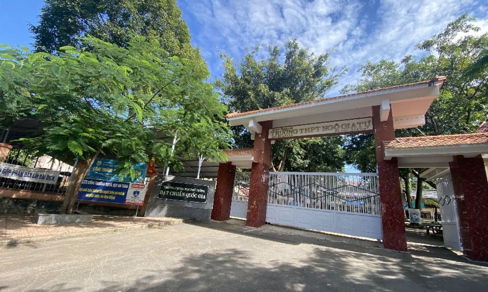 Thầy giáo sử dụng 3 tài khoản MXH đăng tin sai sự thật, xúc phạm hiệu trưởng Trường THPT số 1 Ngô Gia Tự