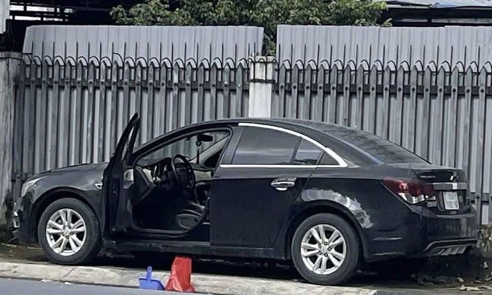 Hiện trường vụ phát hiện thi thể nữ giới trong cốp xe ô tô đậu bên đường ở TP.HCM