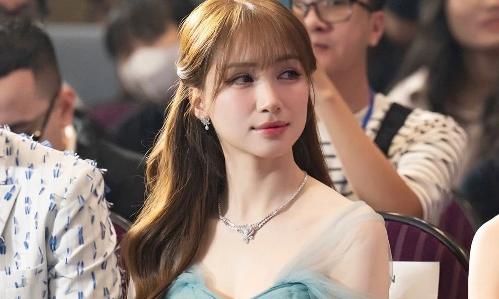 Hòa Minzy: Tôi đang ngủ anh Đan Trường nhắn tin hỏi 