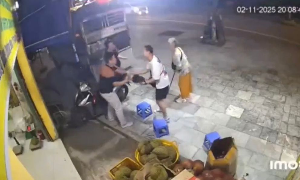 Khách Hàn Quốc cố dúi 13 triệu đồng vào tay người đàn ông Việt: Tiết lộ câu chuyện phía sau