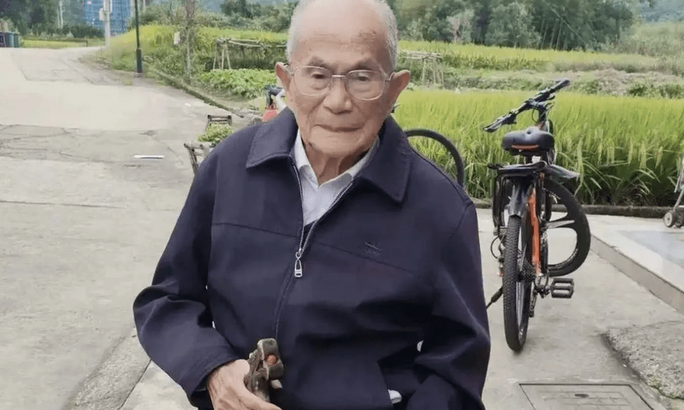 2 thói quen ăn uống “lạ lùng” của người đàn ông 111 tuổi