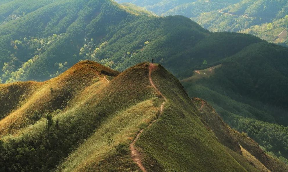 Ngoài biển, Quảng Ninh còn có 1 vùng núi nhiều người chưa biết: Đang vào mùa đẹp nhất, cảnh như phim