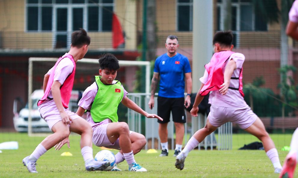 Siêu phẩm đá phạt xuất hiện, tuyển Việt Nam thắng thuyết phục đội bóng Nhật Bản