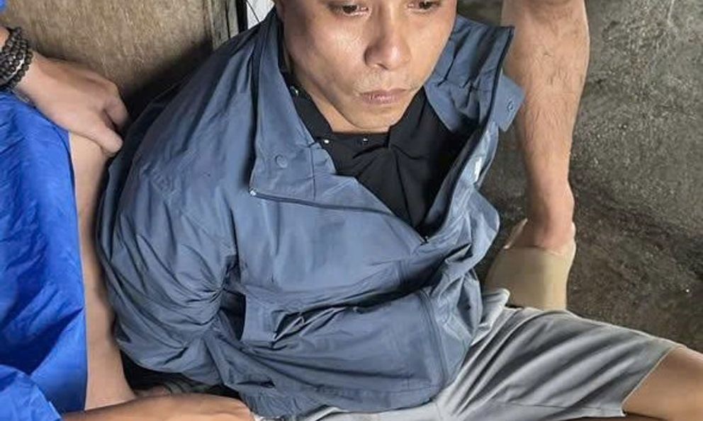 Cảnh sát bất ngờ áp sát, bắt Nguyễn Tri Nghĩa tại quán cà phê