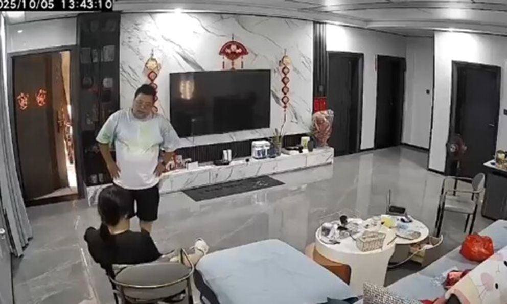 Con dâu mất 5 tờ 200 nghìn liền hỏi cả nhà, mẹ chồng nói một câu khiến không khí gia đình 