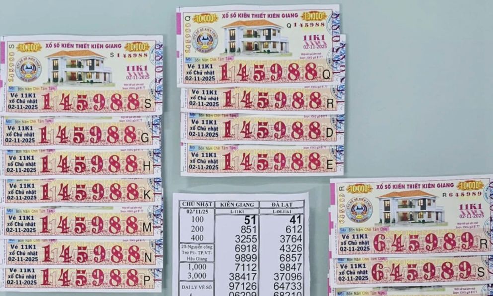 Khách mua vé số rồi tặng lại cho người bán: Cái kết bất ngờ