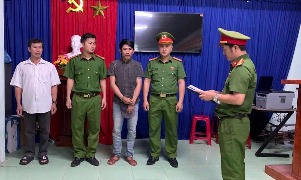 Bắt tạm giam Hoàng Minh Ánh và Hà Văn Hậu