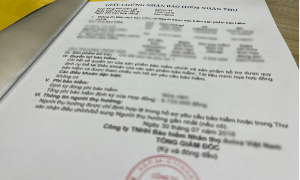 Đọc tên người được thừa hưởng trong hợp đồng bảo hiểm của chồng, vợ bật khóc đầy cay đắng