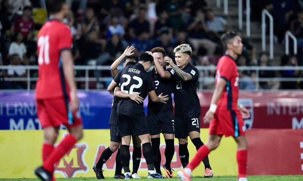 Thắng nghẹt thở, tuyển Thái Lan vẫn đứng trước nguy cơ bị loại khỏi giải châu Á