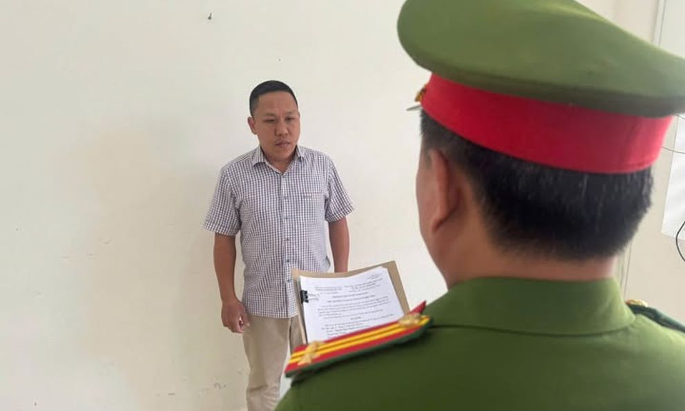 Thực hiện lệnh bắt tạm giam 