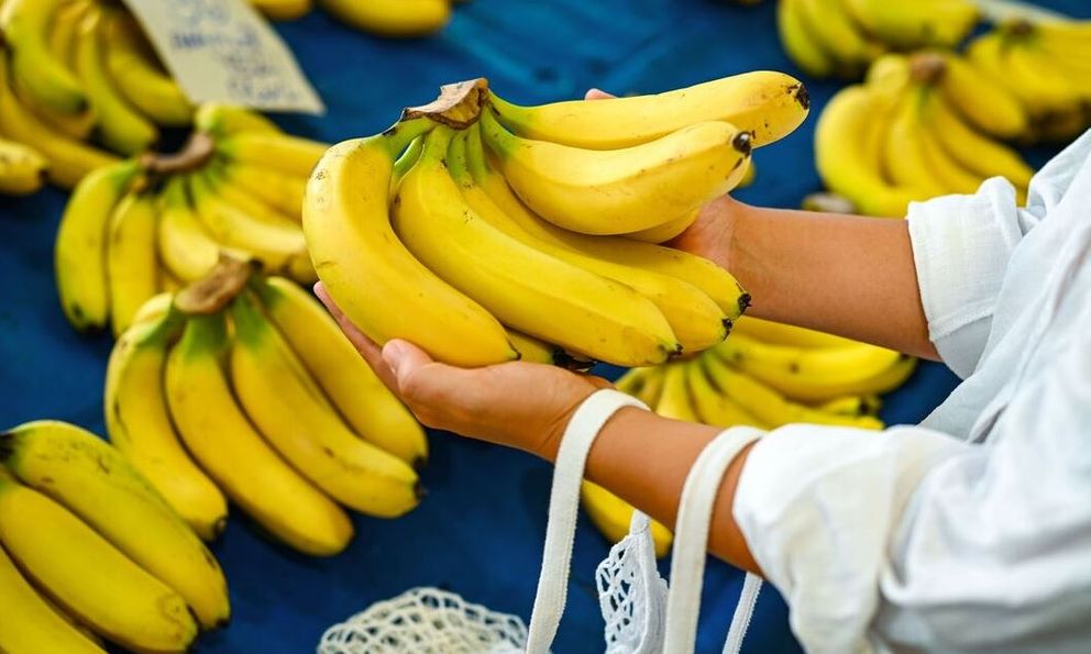 Chuối tươi lâu suốt 26 ngày khi được bảo quản theo cách này: Không phải bọc cuống