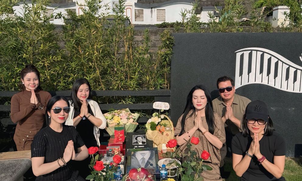 Dàn nghệ sĩ viếng mộ GS.NSND Trung Kiên, tiết lộ về sự “xuất hiện” của cố nghệ sĩ tại Lời ca còn mãi