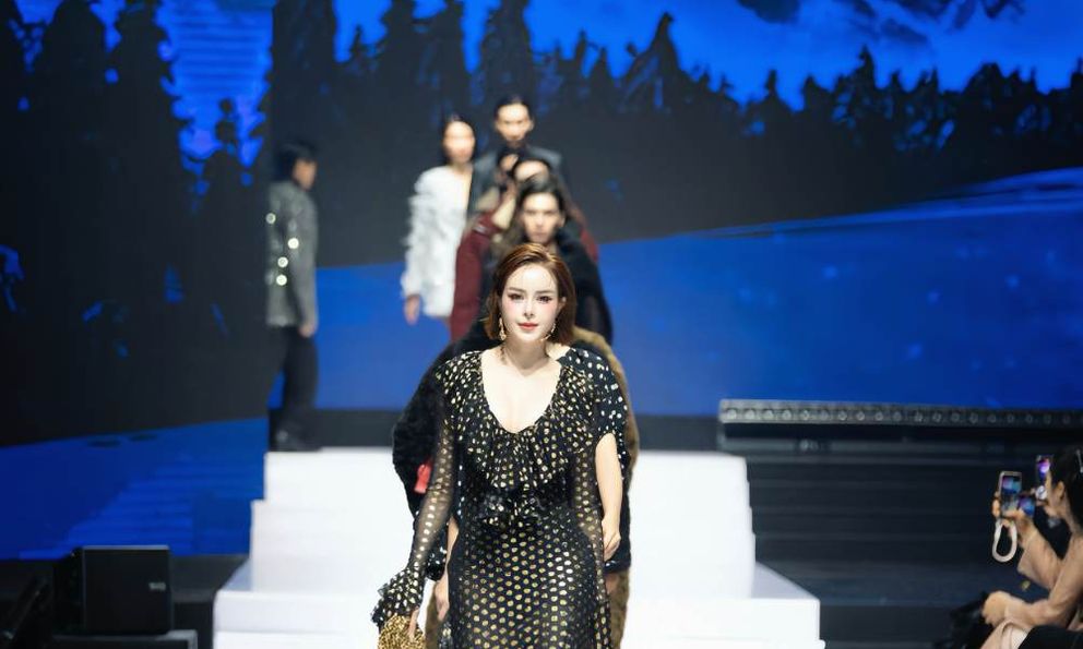 Sella Trương dẫn đầu màn kết show của Adrian Anh Tuấn đầy lôi cuốn và khí chất