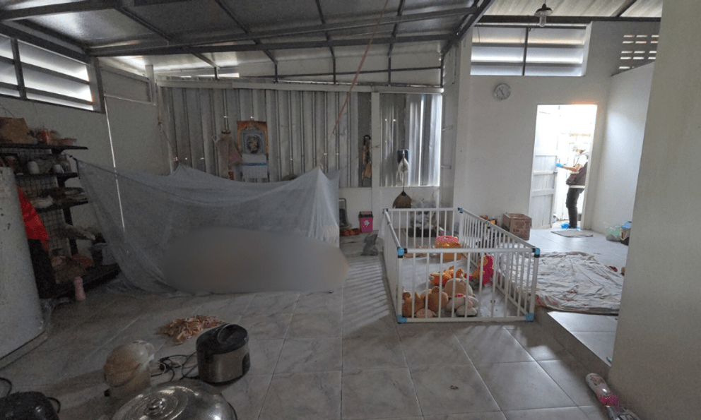 Hàng xóm ngửi thấy mùi lạ liền báo cảnh sát rồi bàng hoàng phát hiện 5 thi thể trong căn nhà 