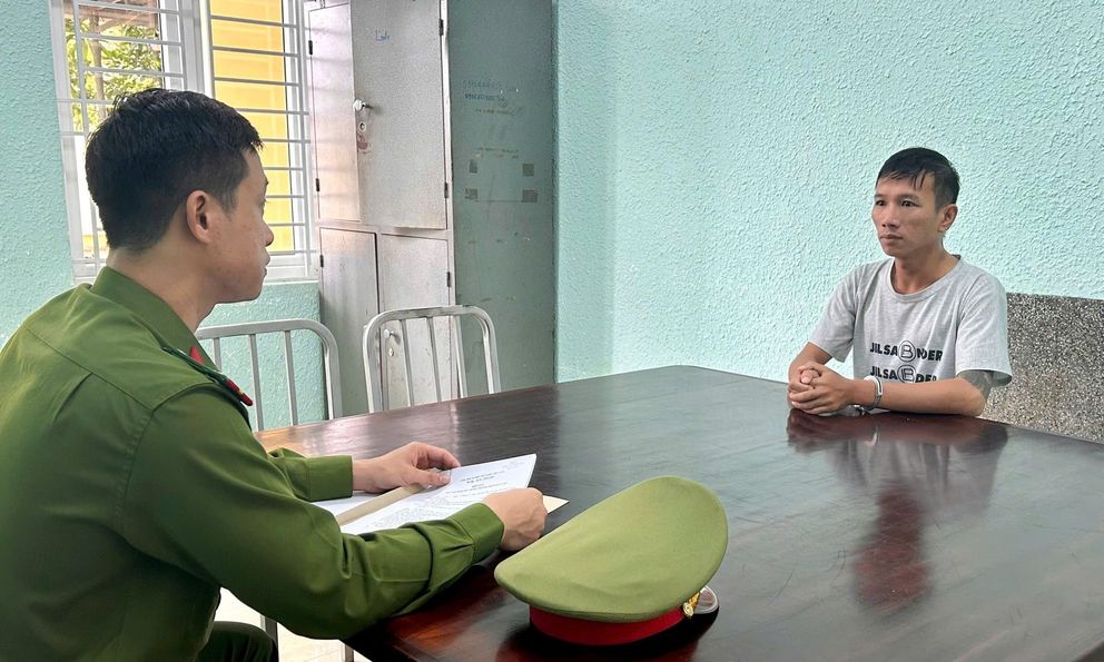 Bắt khẩn cấp Đinh Văn Khoa sinh năm 1995