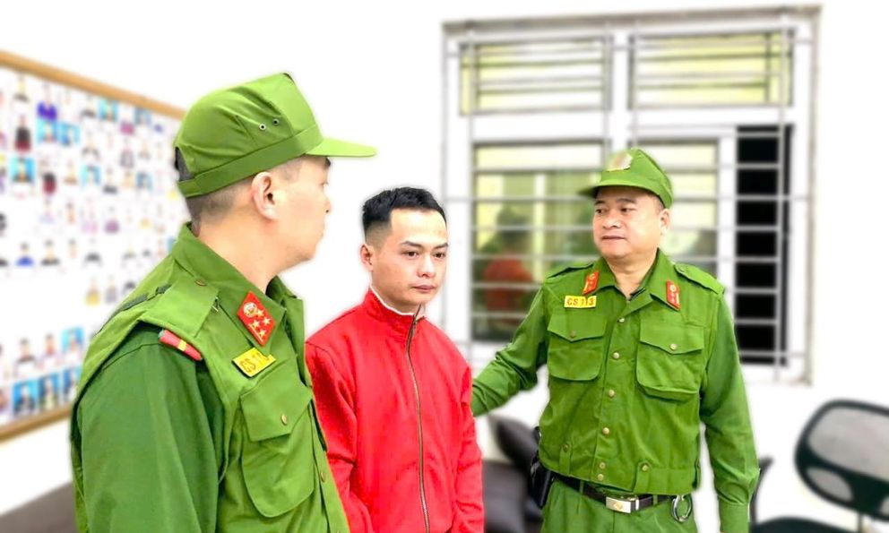 Một đối tượng bị bắt khi vừa xuất hiện ở sân bay