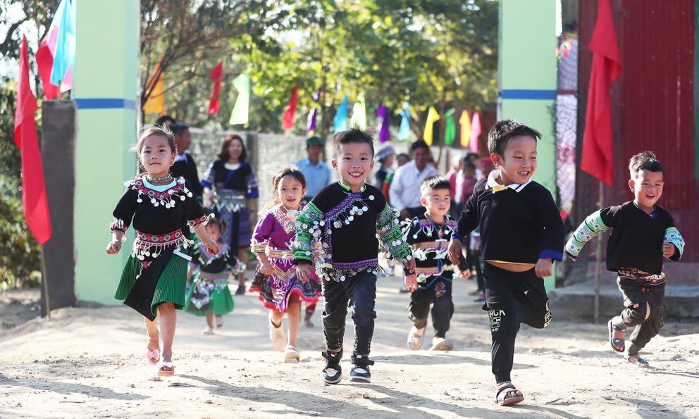  Những lớp học chạy mưa, lạnh co ro khi mùa Đông tới: 7 năm, hơn 100 tỷ đồng đã tạo ra 'phép màu'