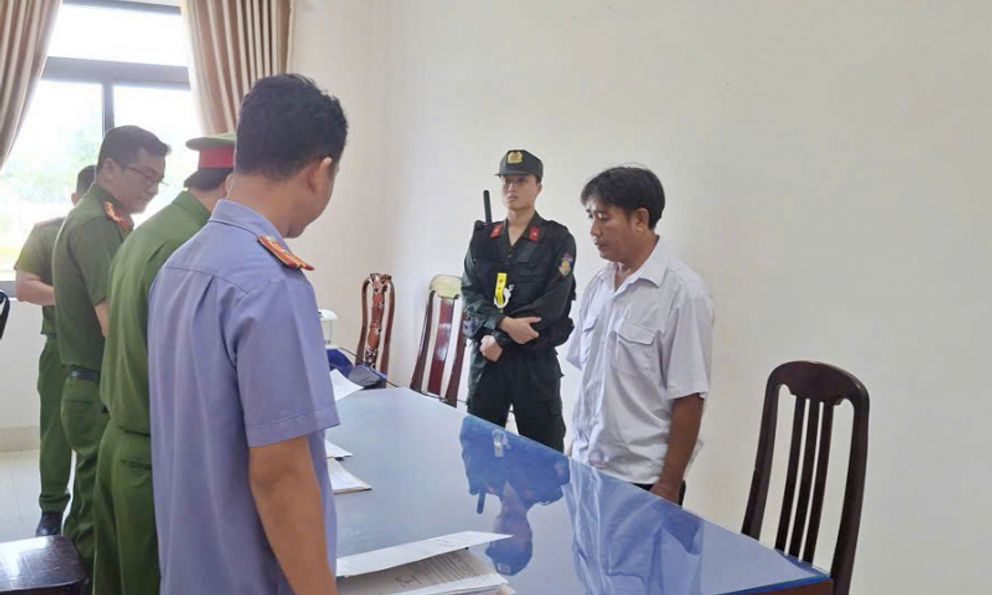 Bắt tạm giam cán bộ thú y Phạm Hồng Phúc và 2 người khác