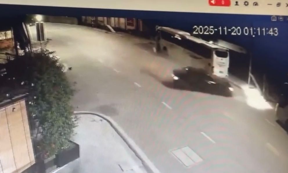 Vụ Mercedes lao vào xe khách ở Quảng Ninh: 1 người đã tử vong, danh tính tài xế