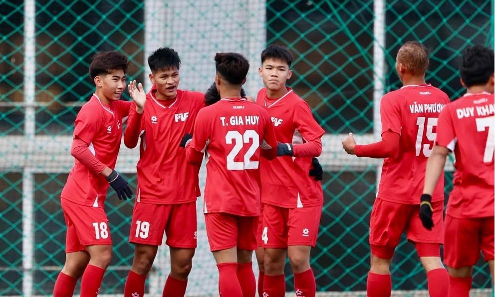 Thi đấu quả cảm trước đối thủ Hàn Quốc, đội bóng Việt Nam đạt thành tích bất bại