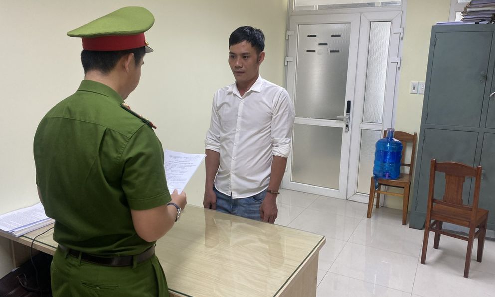 Khởi tố, cấm đi khỏi nơi cư trú với Trần Viết Lực