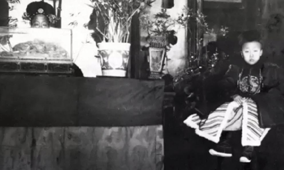 Phổ Nghi khóc thét khi đăng cơ, cha ruột liền vỗ về bằng 6 chữ: Về sau từng chữ đều ứng nghiệm