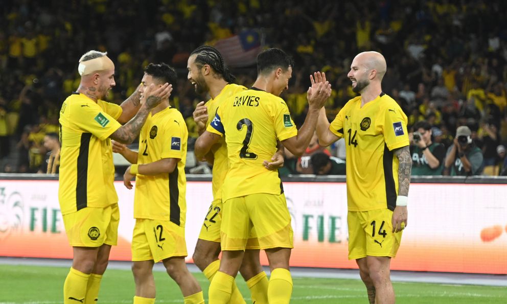 AFC ra án phạt mới cho bóng đá Malaysia