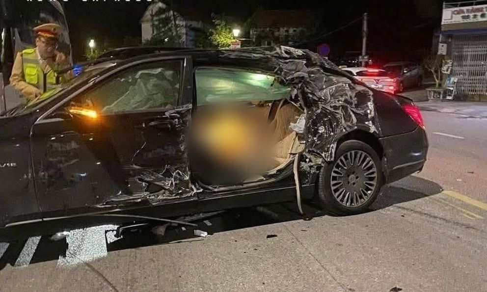 Tin mới vụ xe sang Maybach S600 tông thẳng xe khách ở Quảng Ninh