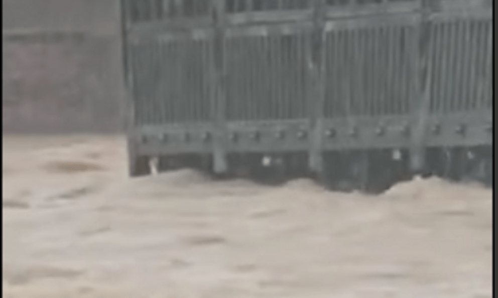 Đã tìm thấy thi thể tài xế bị nước lũ cuốn trôi khi cố vượt ngầm ở Quảng Trị