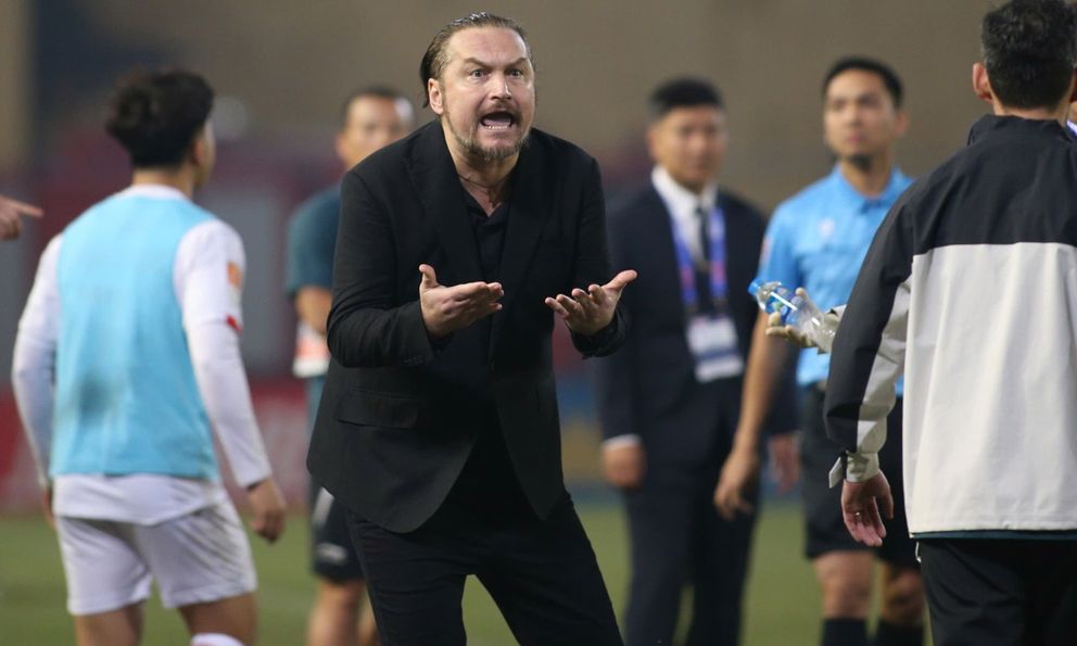 Thắng Công an Hà Nội, HLV châu Âu ám chỉ điều 