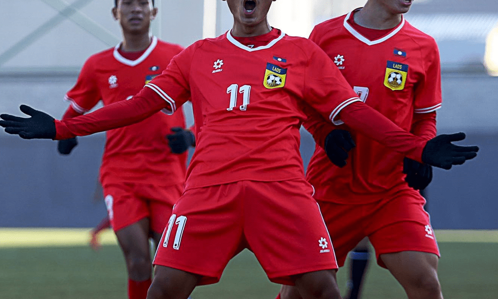 Tuyển Lào đại thắng Campuchia, giữ vững ngôi đầu bảng giải châu Á, sáng cửa lập kỳ tích