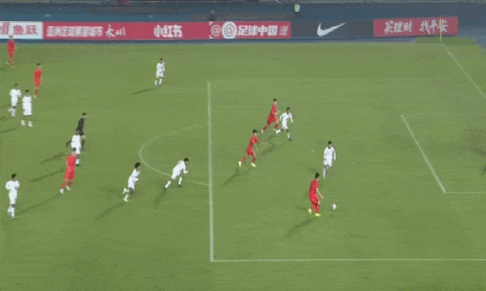 Tuyển Trung Quốc đại thắng đội Đông Nam Á 14-0, vươn lên dẫn đầu bảng giải châu Á