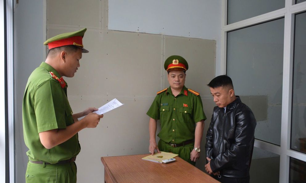 Bắt nhân viên Trần Hồng Huy sinh năm 1990